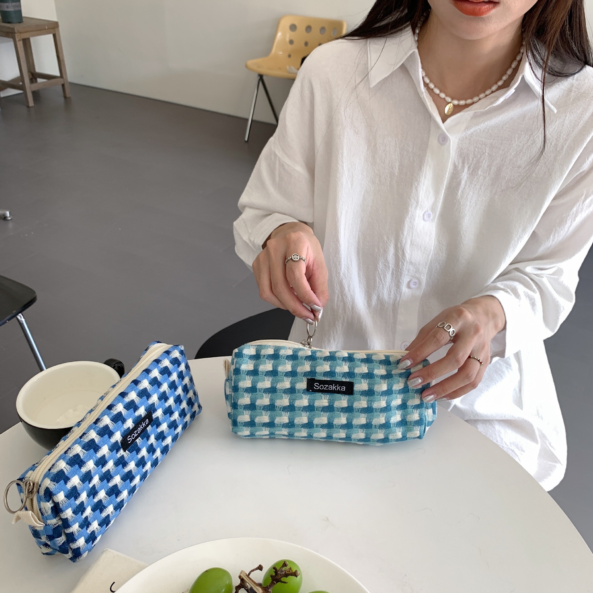 28164 New lake blue Ins-style patterned cosmetic bag, portable travel storage bag, large-capacity textured pen case details Picture