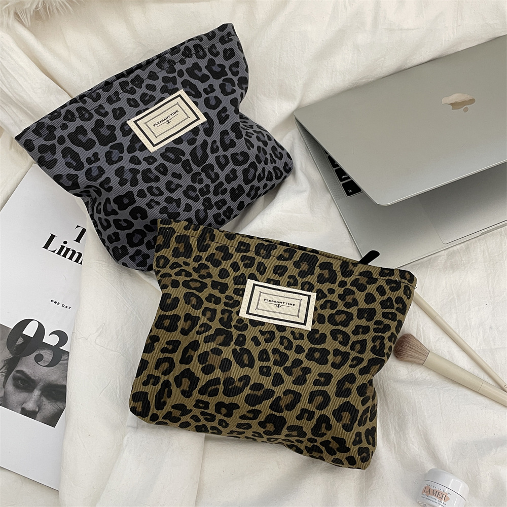 411262 Fashionable leopard print stylish makeup bag, portable canvas phone bag, clutch bag, shopping sundries storage bag full figure