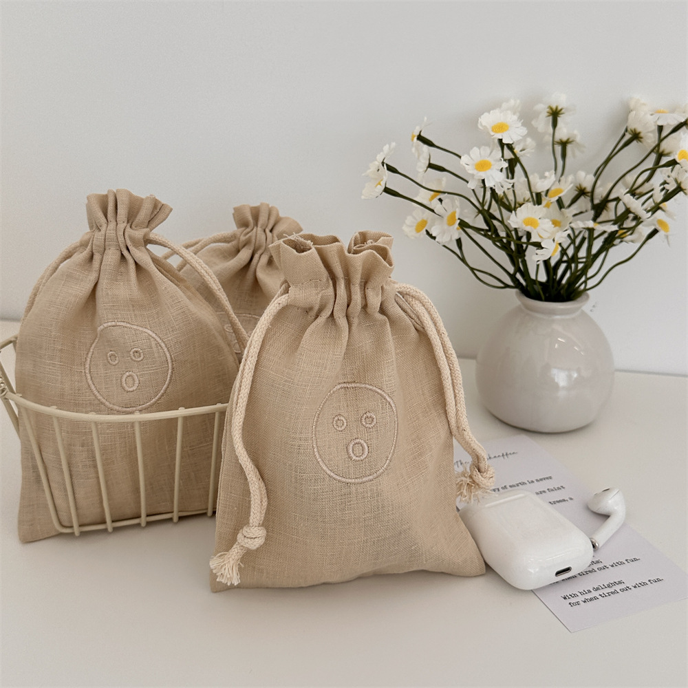 44122 Storage bag, linen embroidered smiling face, portable dust-proof bag for miscellaneous items, small drawstring drawstring pocket Specification drawing