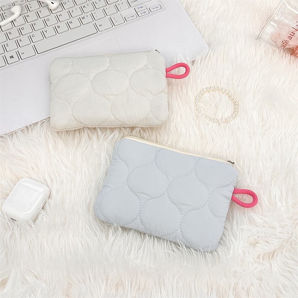 410122 quilted sanitary kit, cream-colored menstrual sanitary napkin, coin purse, lipstick, cosmetics, portable Specification drawing