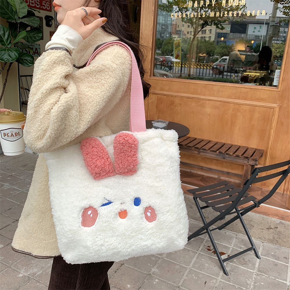 110292 Plush embroidered cartoon girl sweet handbag, large-capacity single-shoulder bag, portable bag for work and commuting details Picture