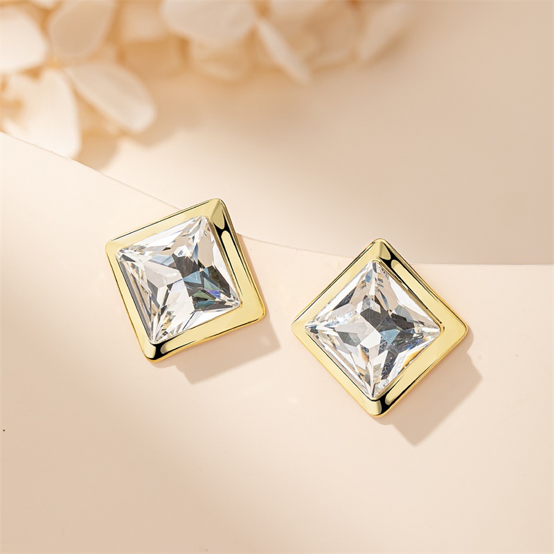 Xuhui brand exquisite and light luxury copper plated with real gold and zirconia 925 silver needle square fashionable and elegant stud earrings Specification drawing