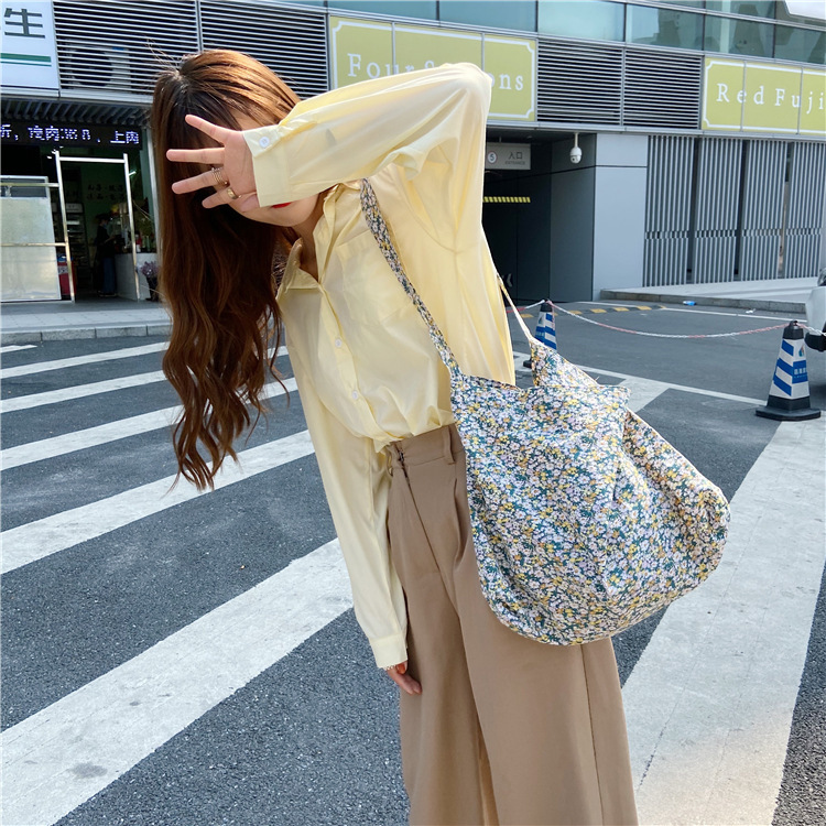 04161 Self-made Korean ins fresh and simple floral canvas bags, student art handbags, single-shoulder bags wholesale Application Scenario