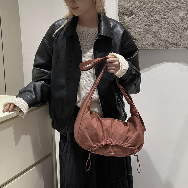 Colorful Fox Korean style Instagram casual crossbody women's bag, large capacity for commuting, light and lazy, drawstring dumpling bag details Picture