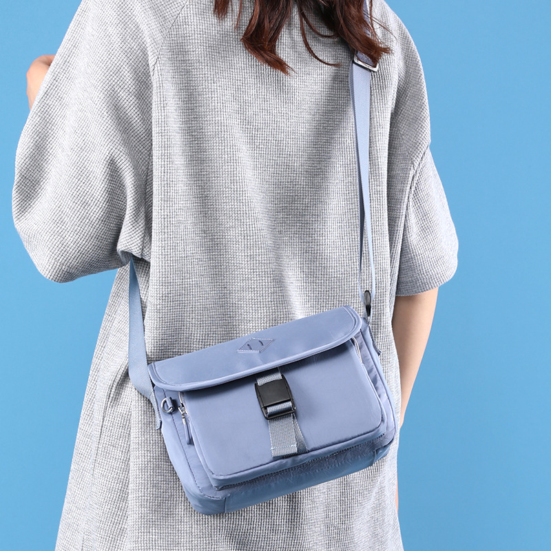 Colorful fox's new shoulder bag, a trendy Japanese crossbody bag, is versatile and simple for women. It also features a mobile phone and a coin purse for cross-border use Specification drawing