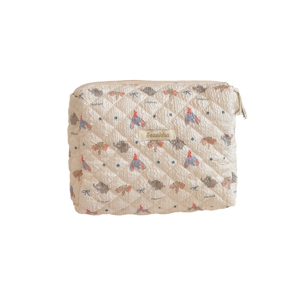 4681 embossed hand-held makeup bag, large-capacity portable storage bag, cute toiletry bag, travel storage bag Item Picture