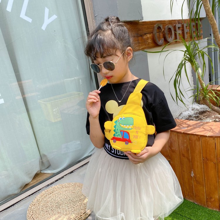 Children's crossbody bag, fashionable boys' and girls' cartoon cute chest bag, cute baby shoulder bag, Korean version mini travel accessory bag Application Scenario