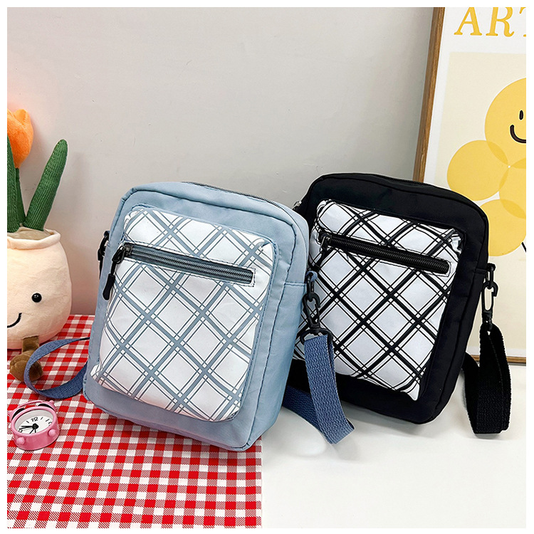 A new and popular Korean-style cute girl crossbody bag, a fresh and sweet cartoon single-shoulder bag, and a Japanese-style casual student bag full figure