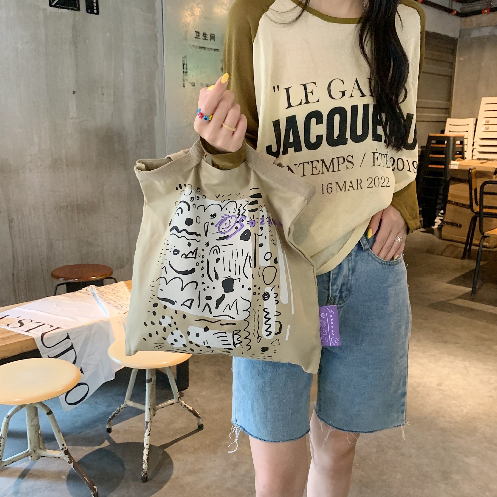 【 In Stock 】26102 letter graffiti printed canvas bag, large-capacity single-shoulder hand-carry shopping bag Tote from South Korea Specification drawing