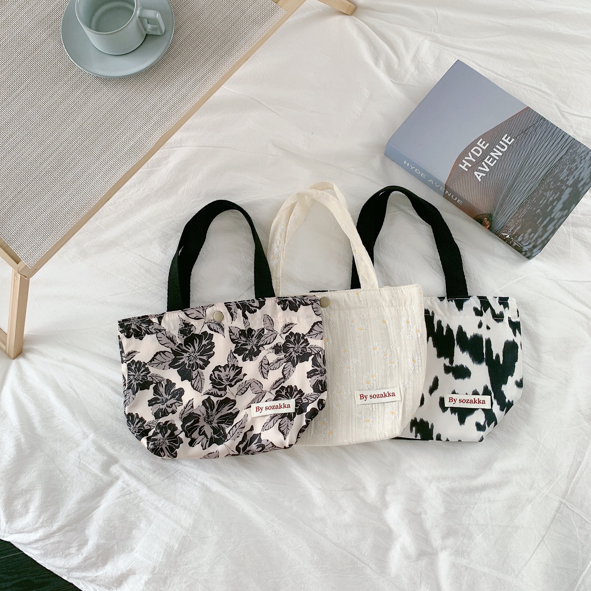 26274 New artistic and fresh hand-held bento bag, casual ladies' hand-held bag supply, snack storage bag details Picture