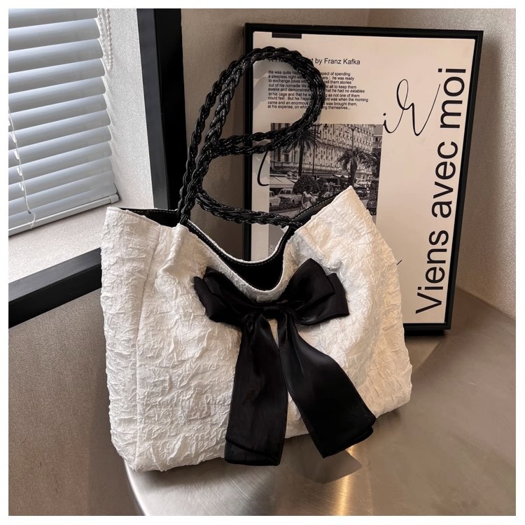 Large-capacity bow bag for women, 2023 new trendy, fashionable and sweet single-shoulder bag, student commuting tote bag details Picture