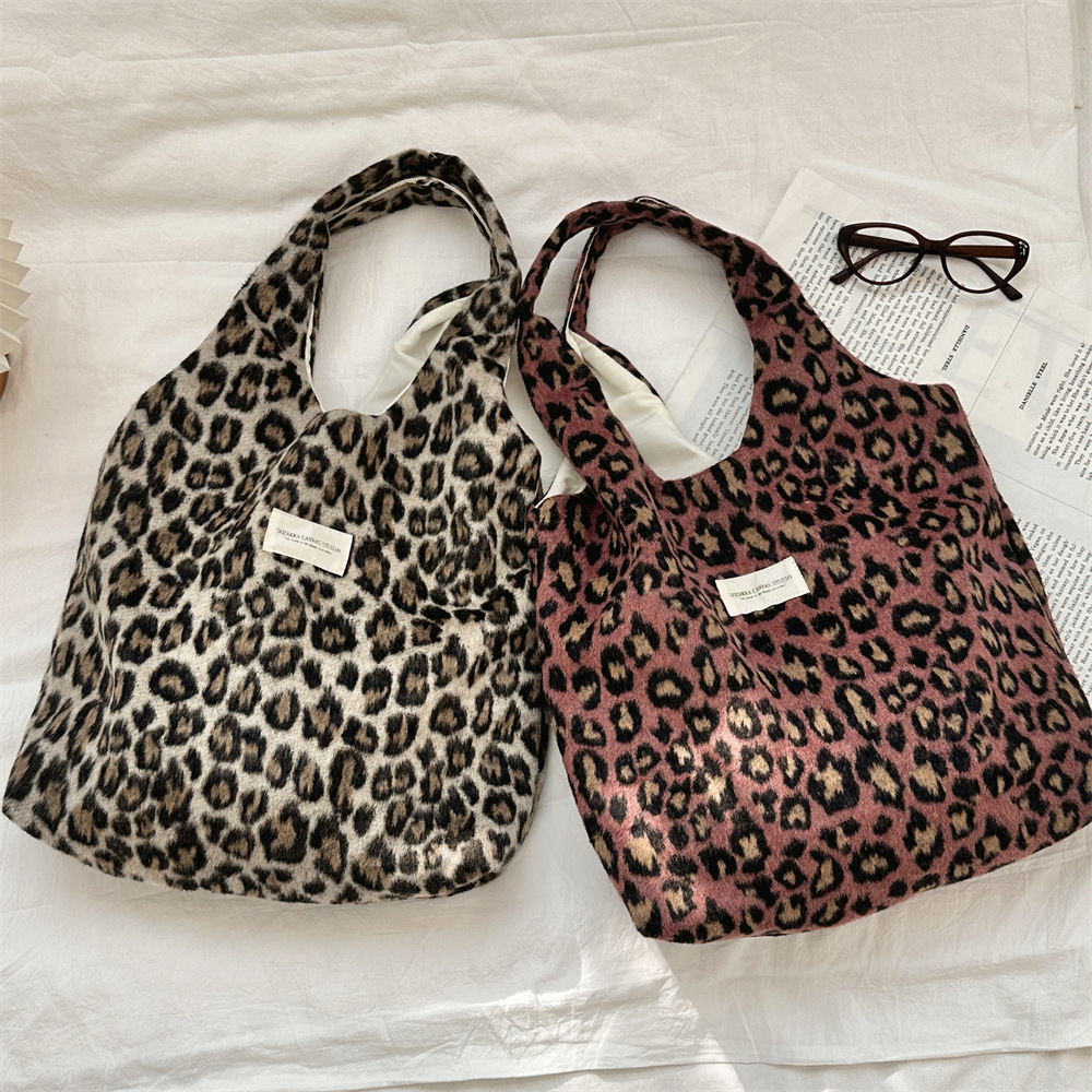 410272 New Korean single-shoulder handbag 2024 Woolen leopard print large-capacity female student class vest bag full figure
