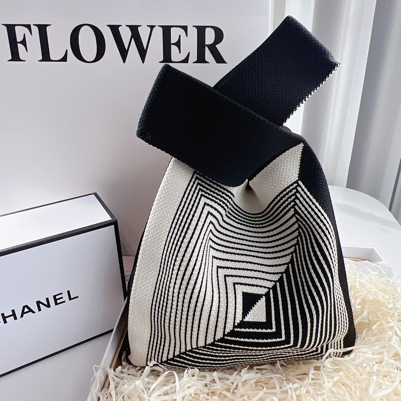 "2024ins Best-selling handbags: Woolen flying woven women's bags, bucket bags, versatile tote bags, casual bags, gift bags. Application Scenario