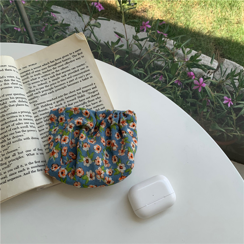 17201 Portable spring clip gold coin purse, women's retro floral storage bag, hand-carry small bag Application Scenario