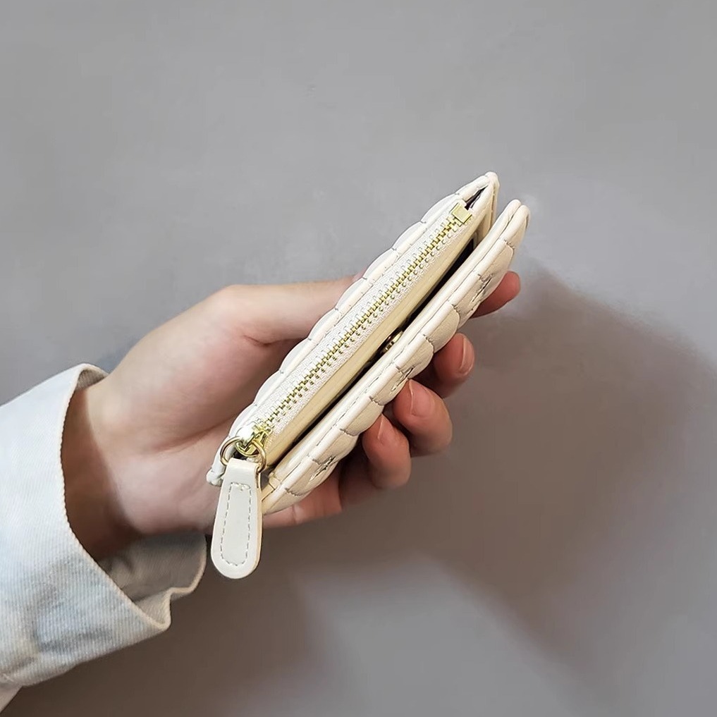 The ins wallet is a cute, fresh, mini, and exquisite one-piece card case with a zipper and multiple slots Application Scenario