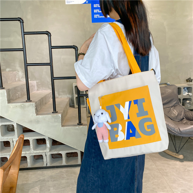 2022 New canvas crossbody bag for women, simple and elegant, large-capacity school bag for students, versatile Japanese-style single-shoulder handbag details Picture