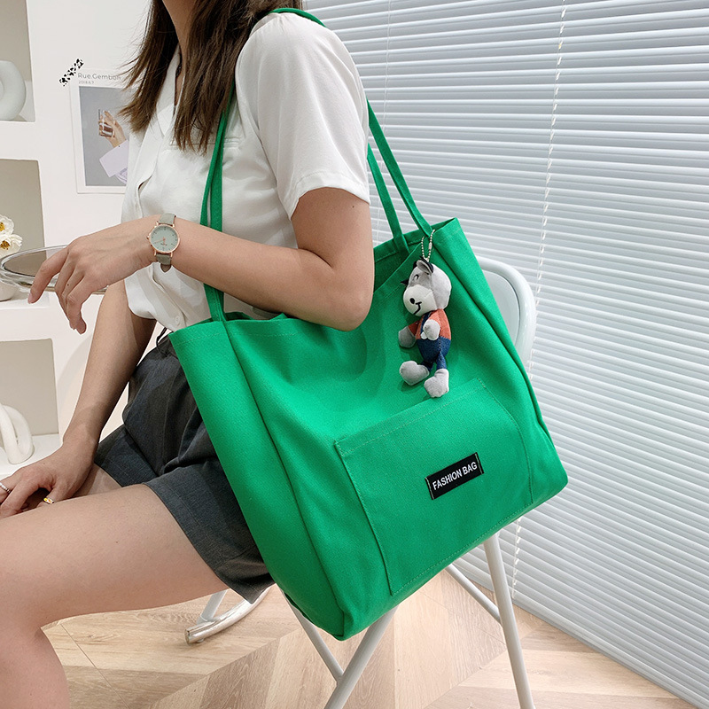 Candy-colored canvas bag, 2021 new ins bag, large-capacity tote bag, simple Korean-style single-shoulder artistic handbag Application Scenario