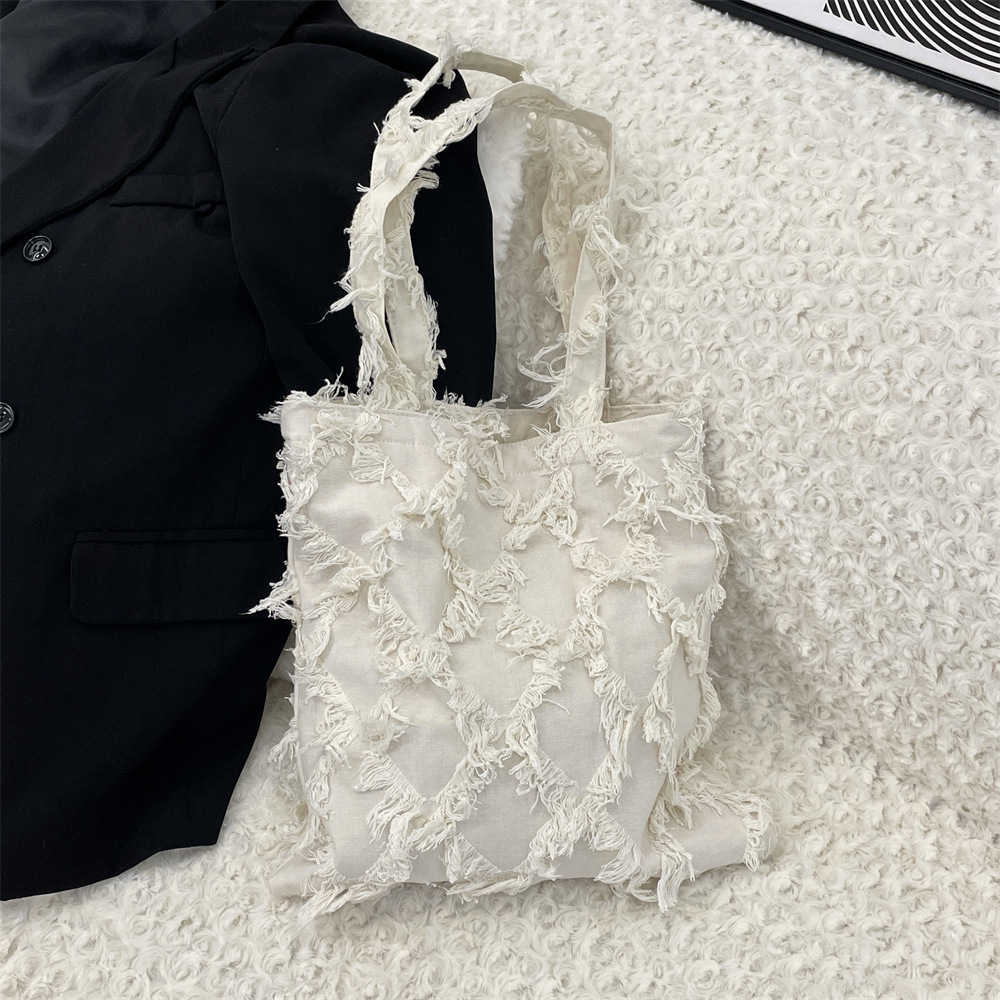 312301 Retro fringed single-shoulder bag 2024 New style simple cloth bag Tote bag ins hand-held canvas bag for women Application Scenario