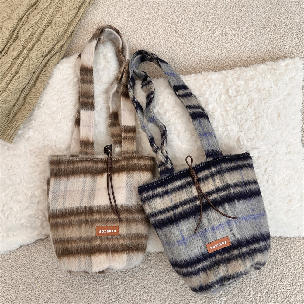 312182 Tweed checkered bag for women, versatile for autumn and winter, college style bucket bag, casual large-capacity crossbody bag full figure