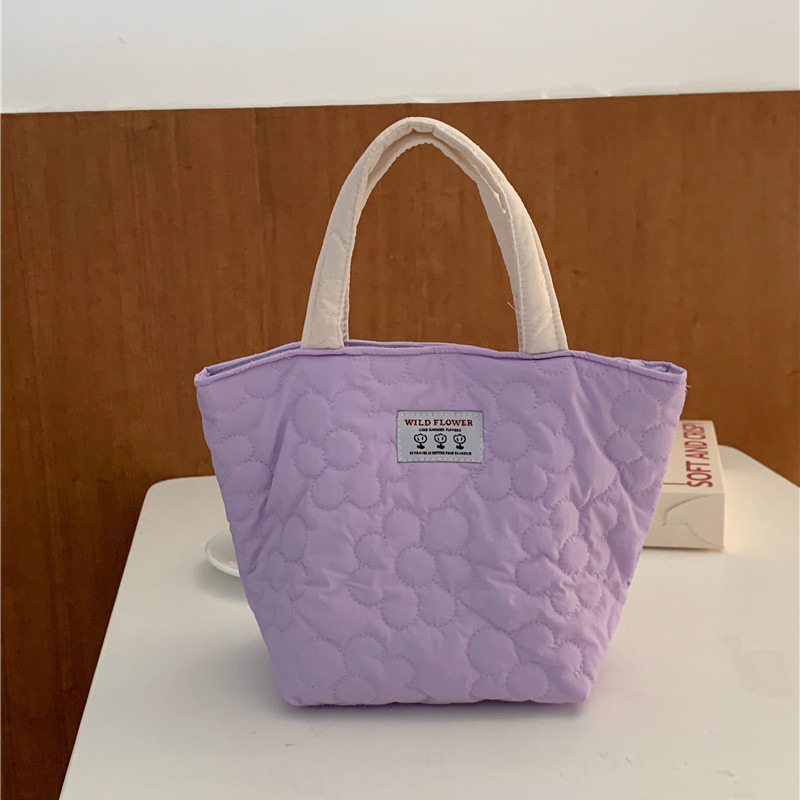 19252 Quilted flower handbag, a fresh and artistic bento bag for women, a student's work and walk, and a mom's bag for wholesale full figure