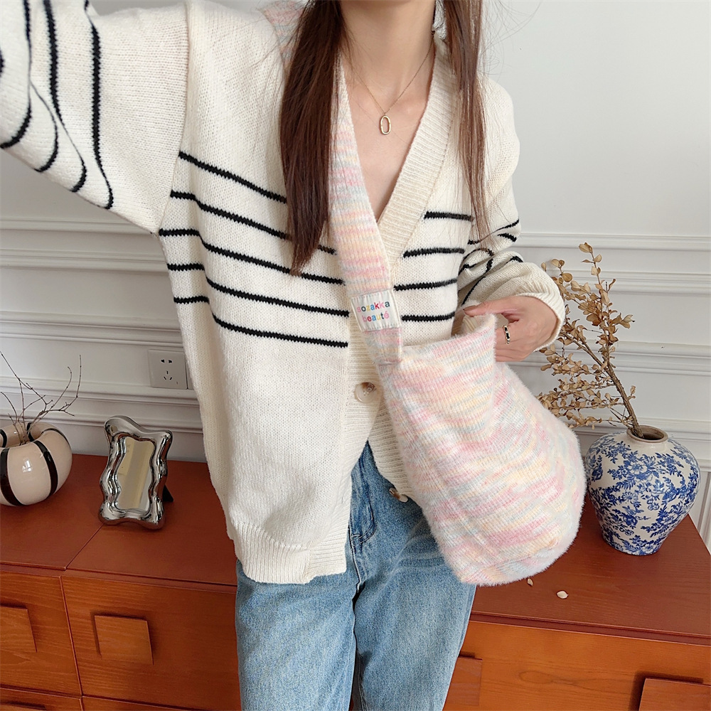 310272 ins Cute Rainbow plush Bag, Women's Autumn and Winter New large-capacity single-shoulder bag, commuter bag, crossbody bag Application Scenario