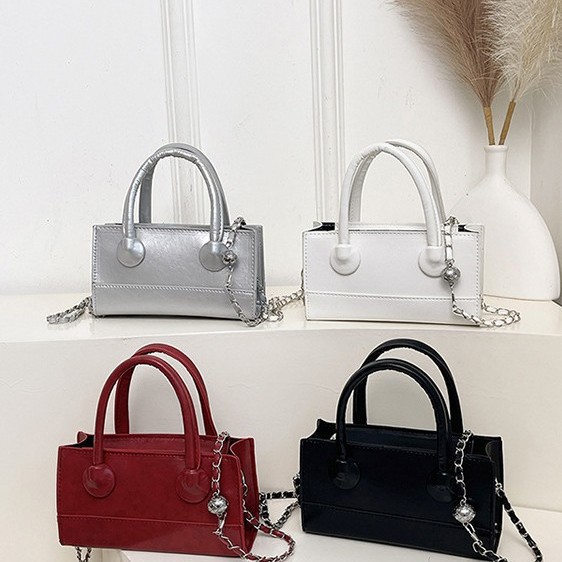 The 2025 new Korean niche high-end quality hand-held red small square bag is a fashionable and versatile single-shoulder crossbody bag for women full figure