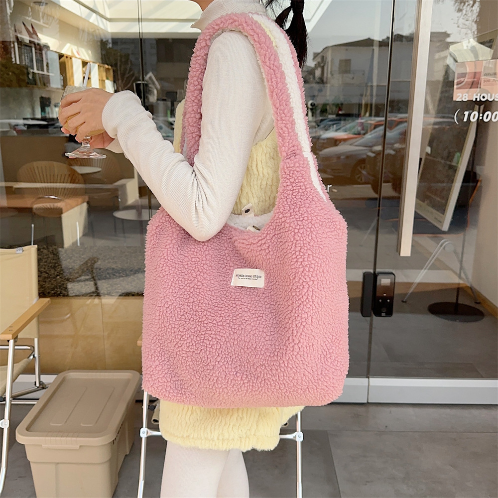 310233 Autumn/Winter Korean version dual-sided plush simple single-shoulder student large-capacity commuting vest bag full figure