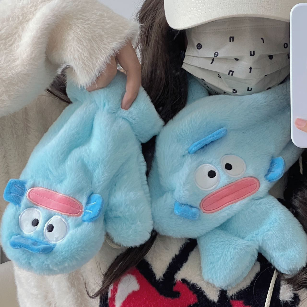 Cartoon ugly fish neck and gloves two-piece set, ins style, winter warmth, thickened, student cycling to keep warm, girls can wear the neck details Picture