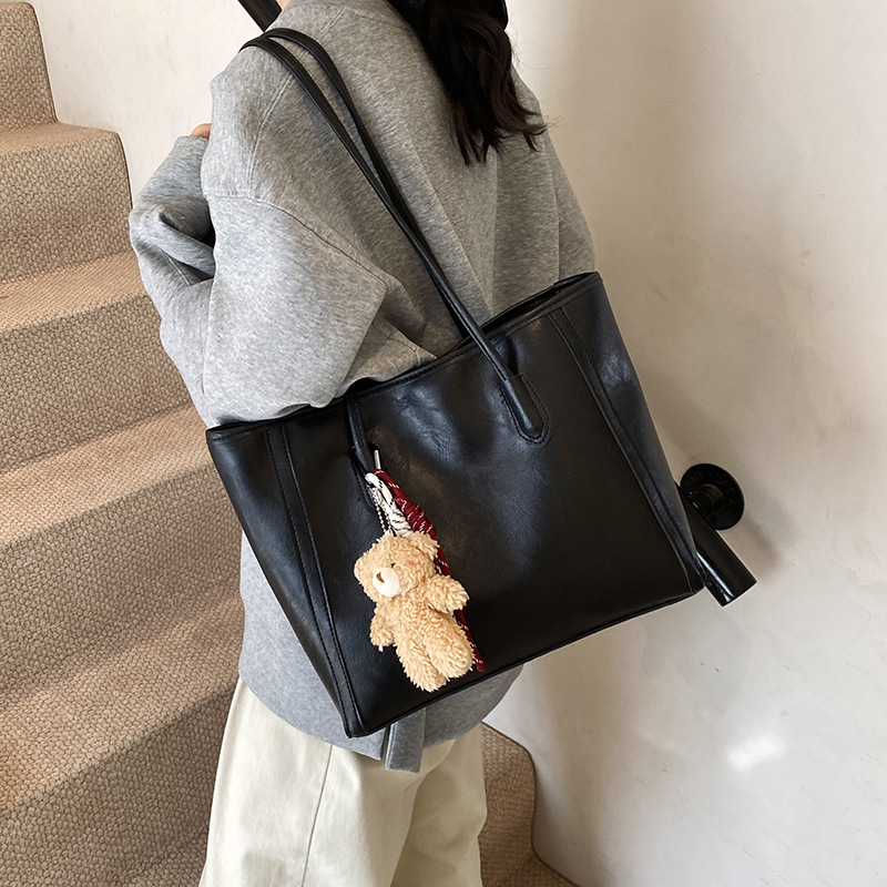 Fashionable and simple single-shoulder bags are selling well. New retro and personalized handbags are available for wholesale. Large-capacity tote bags for casual commuting details Picture