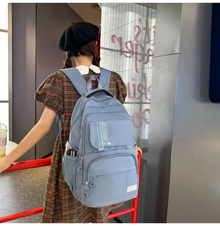 Large-capacity junior high school backpack, travel backpack, niche new style, ins, for high school and college students going on trips Application Scenario