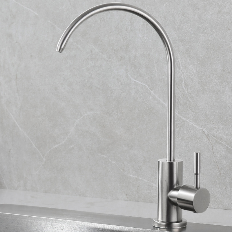 The sink is equipped with a 201 stainless steel gun gray water purifier faucet, a 4-point direct drinking water purifier, and a kitchen single-cooling pure water machine Application Scenario