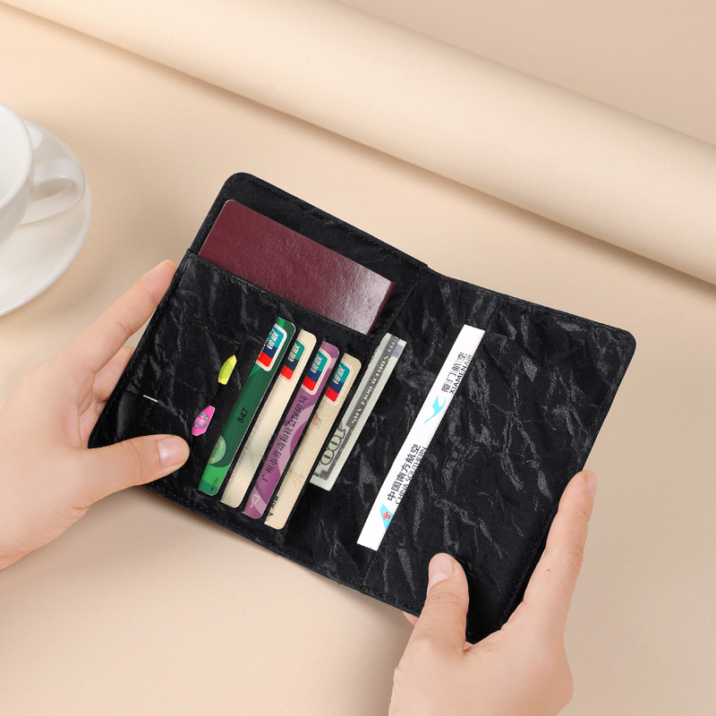The new business travel passport package includes an RFID passport holder for departure and boarding. This set of air ticket ID holders comes with a passport Application Scenario
