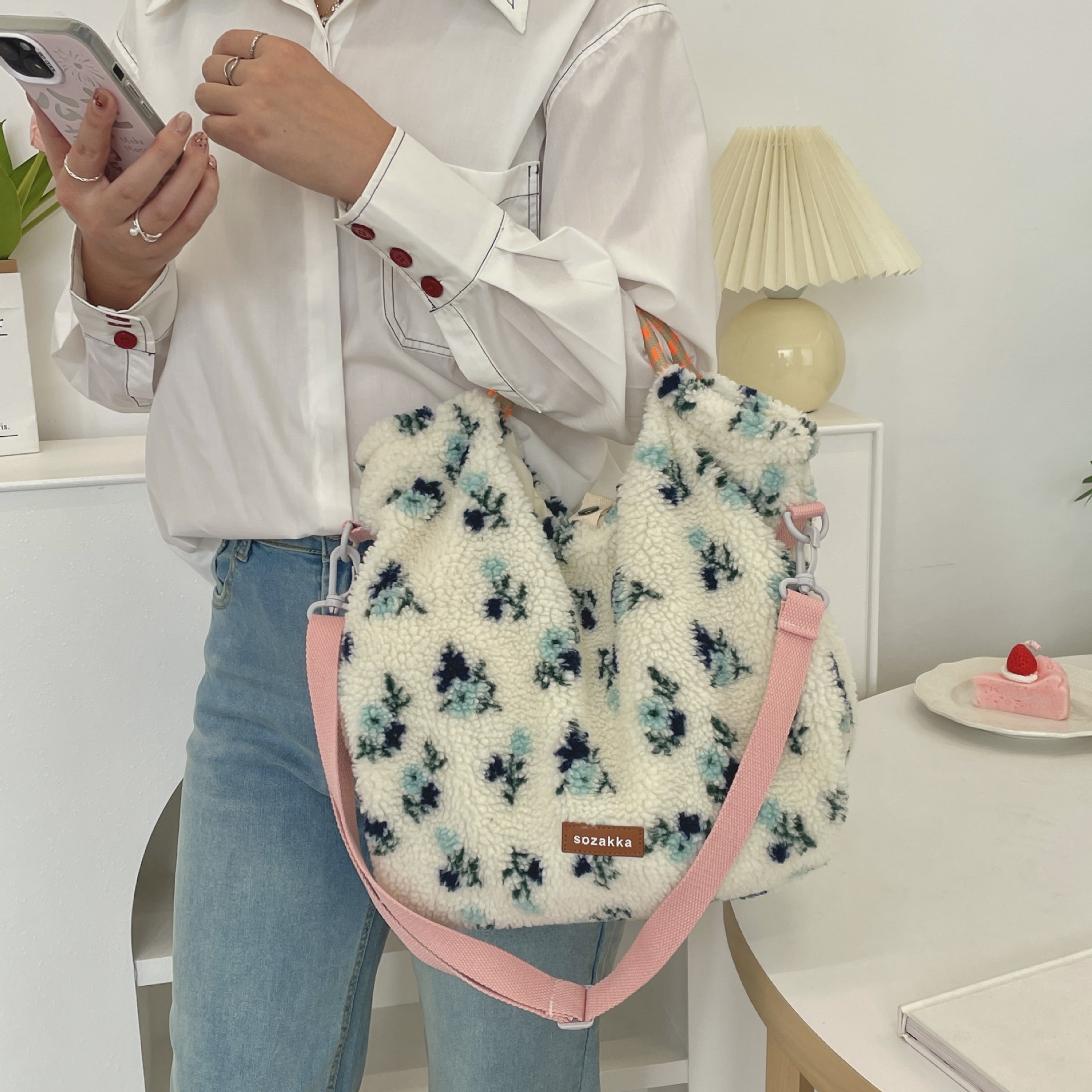 312181 Lambskin large-capacity hand-held bag for women's 2024 autumn and winter commuting Tote bag crossbody underarm bag details Picture