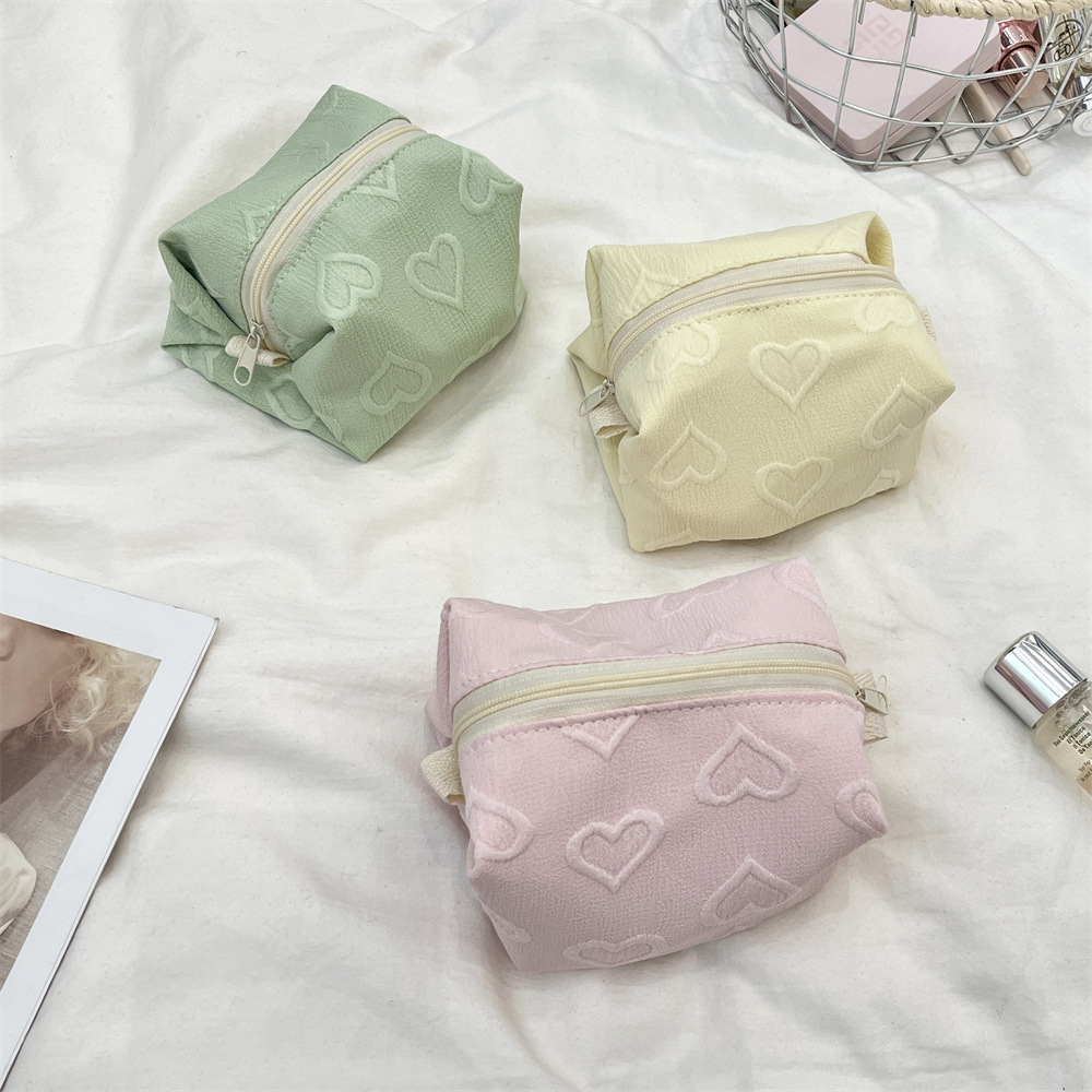 5483 Cute and simple heart-shaped small square bag, makeup bag, portable solid color storage bag for female students, cosmetics and toiletries full figure