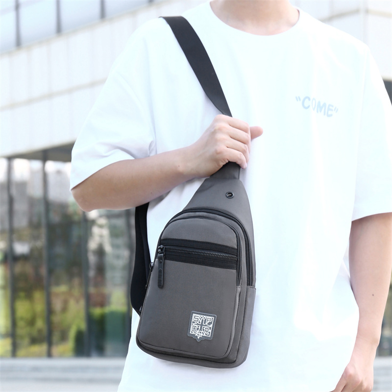 The new men's chest bag is casual and fashionable. It is suitable for outdoor sports and has a large capacity for commuting. It is a high-end crossbody bag trend Specification drawing