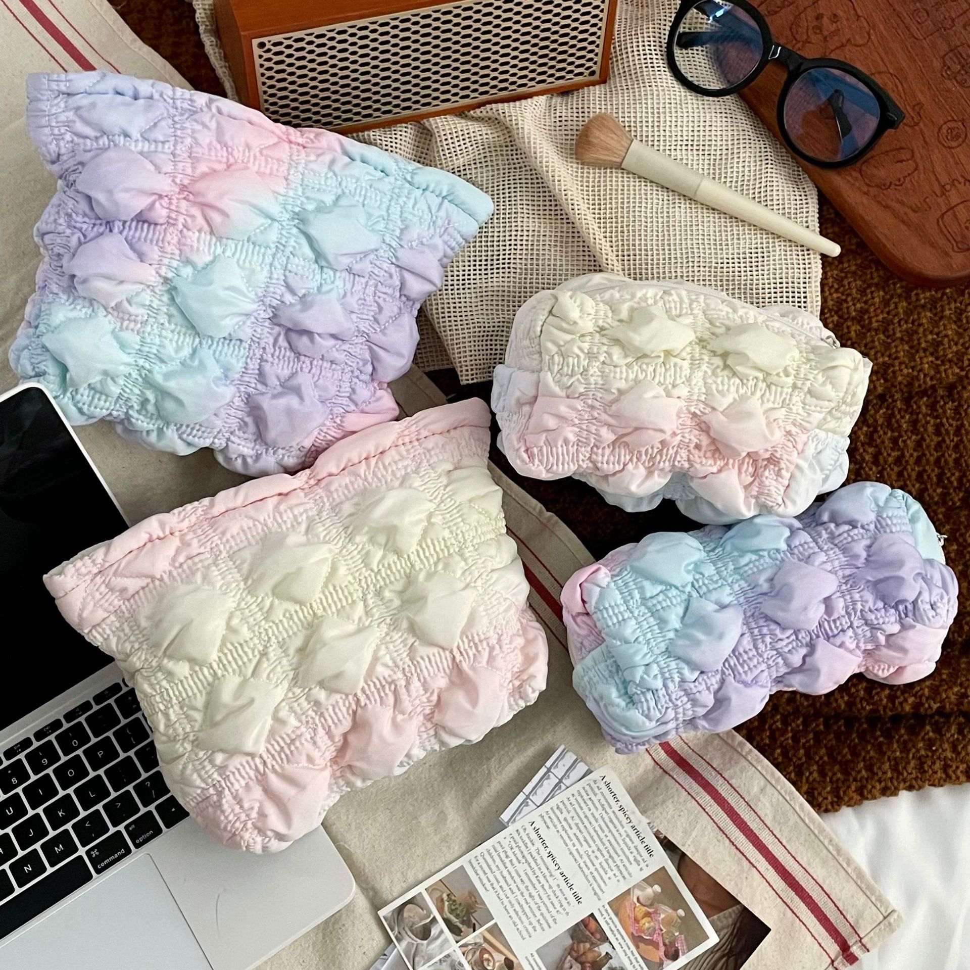 Bubble Grid Girls' Heart Makeup Bag 2025 New Style Pleated Cloud Bag Large Capacity skin care product Storage Bag Toiletry bag full figure