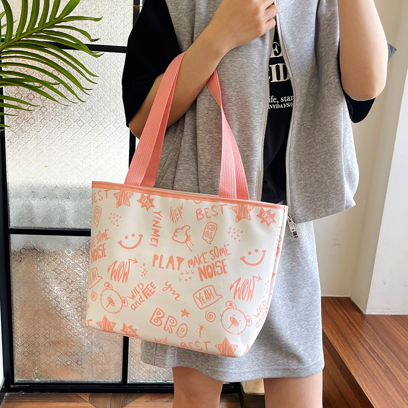The 2025 summer new simple tote bag, a fresh and elegant printed bag, and a large-capacity commuting single-shoulder bag for women full figure