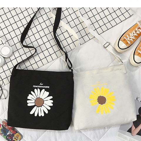 Factory direct sales of printed fashionable hand-held shoulder bags, large capacity versatile canvas bags, small Daisy simple shopping bags for women full figure