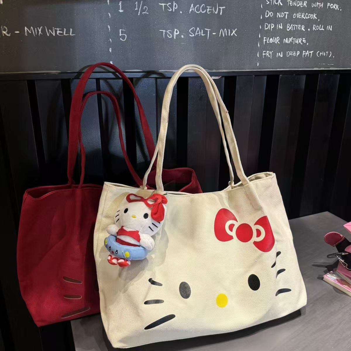 The new large-capacity tote bag from Korean kitty is a cute and portable student print commuter bag that is easy to carry on the shoulder details Picture