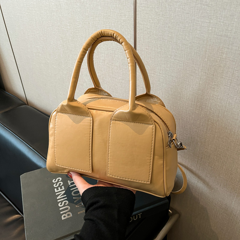Fashionable and versatile crossbody bag 2025 new style niche design hand-held pillow bag, trendy Korean-style single-shoulder bag wholesale full figure