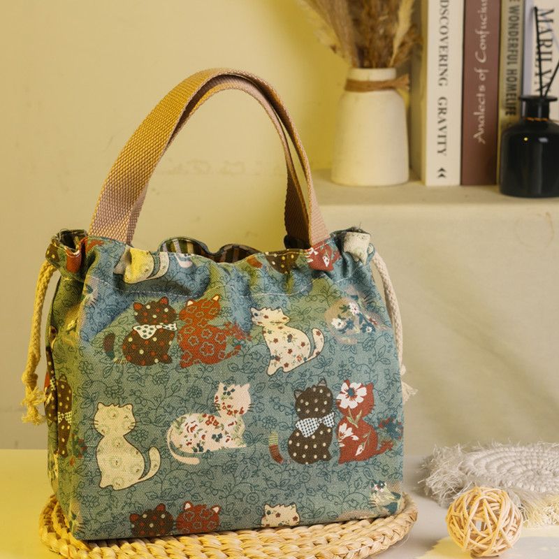 Japanese-style printed handbag, office lunch bag, cute cartoon canvas tote bag, mommy's small bag to carry out by hand Application Scenario