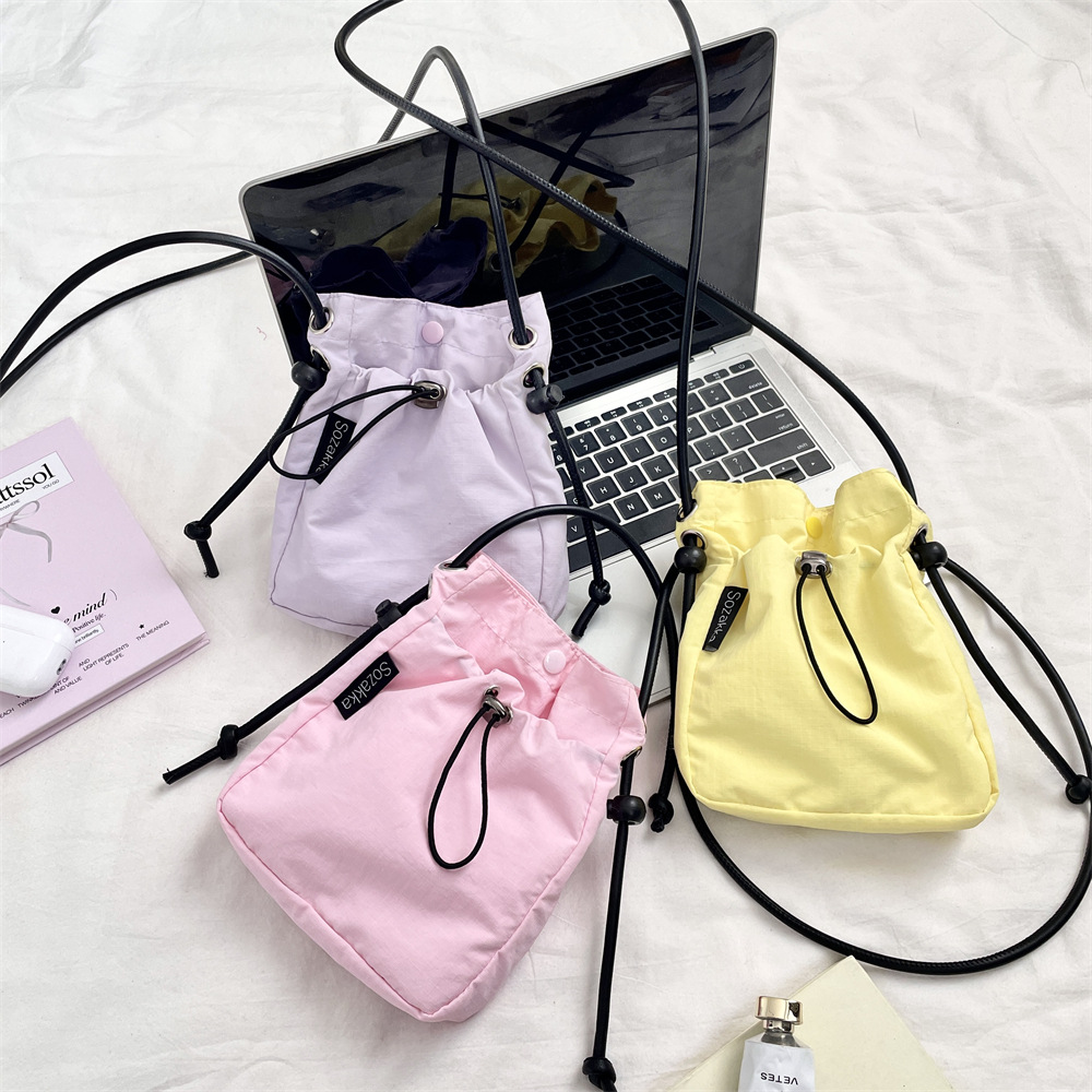 53192 Niche crossbody bag, solid color, Japanese and Korean artistic single-shoulder crossbody bag, lightweight phone bag, sporty and casual bag Application Scenario