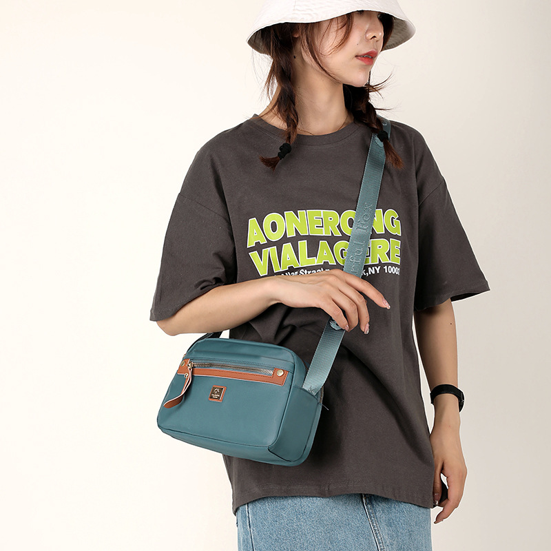 Colorful Fox's new women's single-shoulder bag, Korean-style fashionable and trendy crossbody bag, portable mobile phone, loose change women's bag details Picture