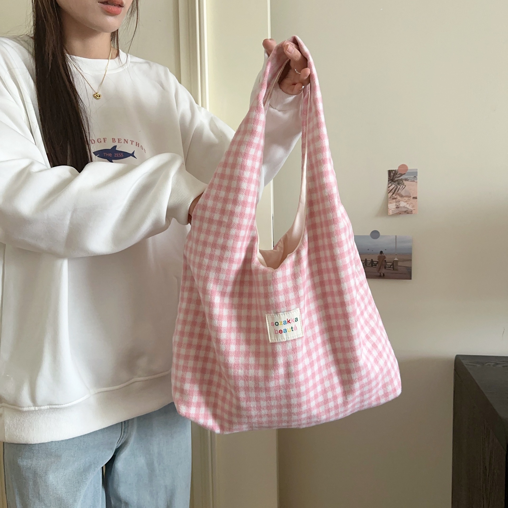 48201 Korean Instagram new laid-back and sweet checkered woolen single-shoulder shopping bag casual commuting vest bag details Picture