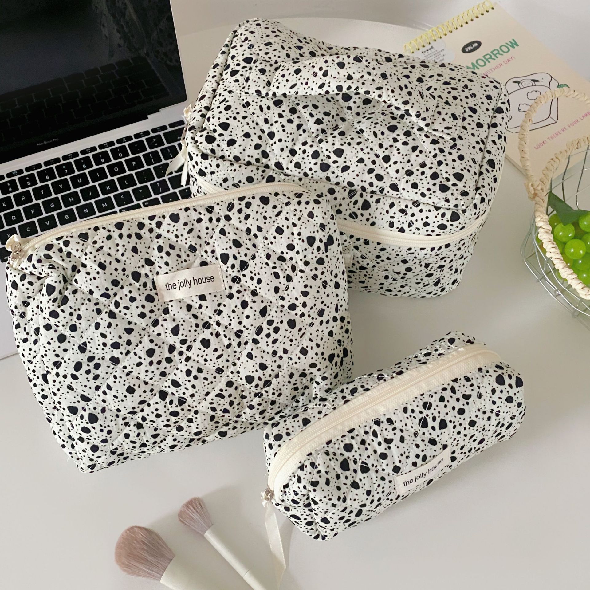 High-end ink-wash style makeup bag for women 2024 new large-capacity travel skin care and cosmetics storage bag full figure
