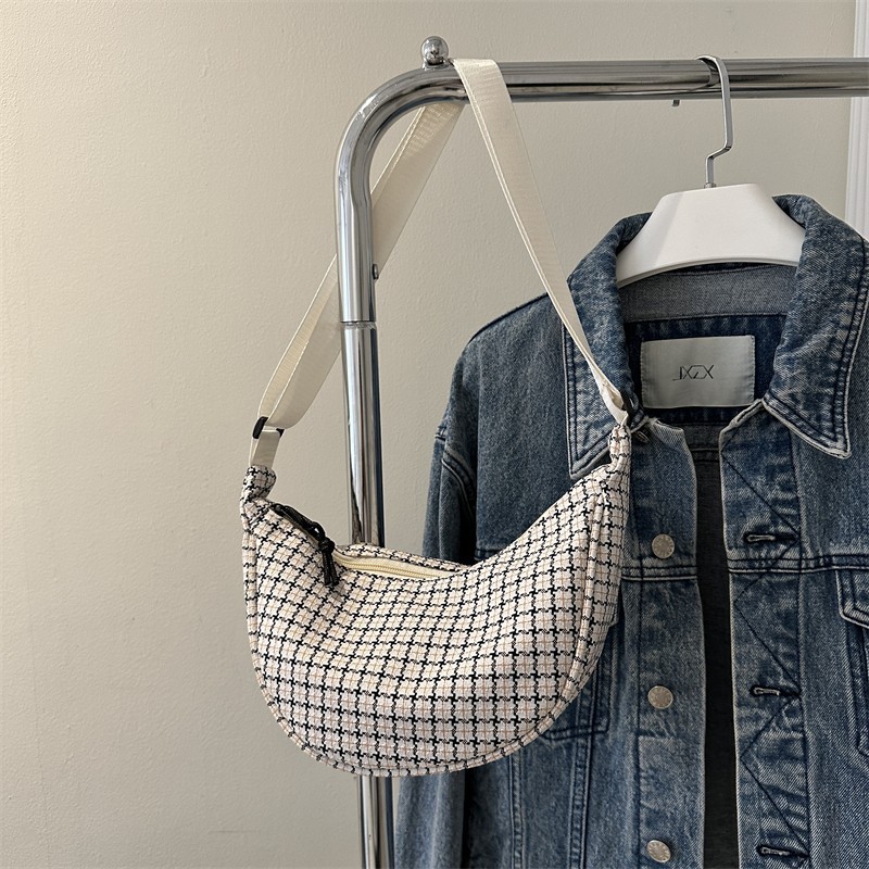 Trendy and casual checkered dumpling bag 2025 New style, simple and versatile, single-shoulder bag, fashionable and stylish crossbody bag for women Application Scenario