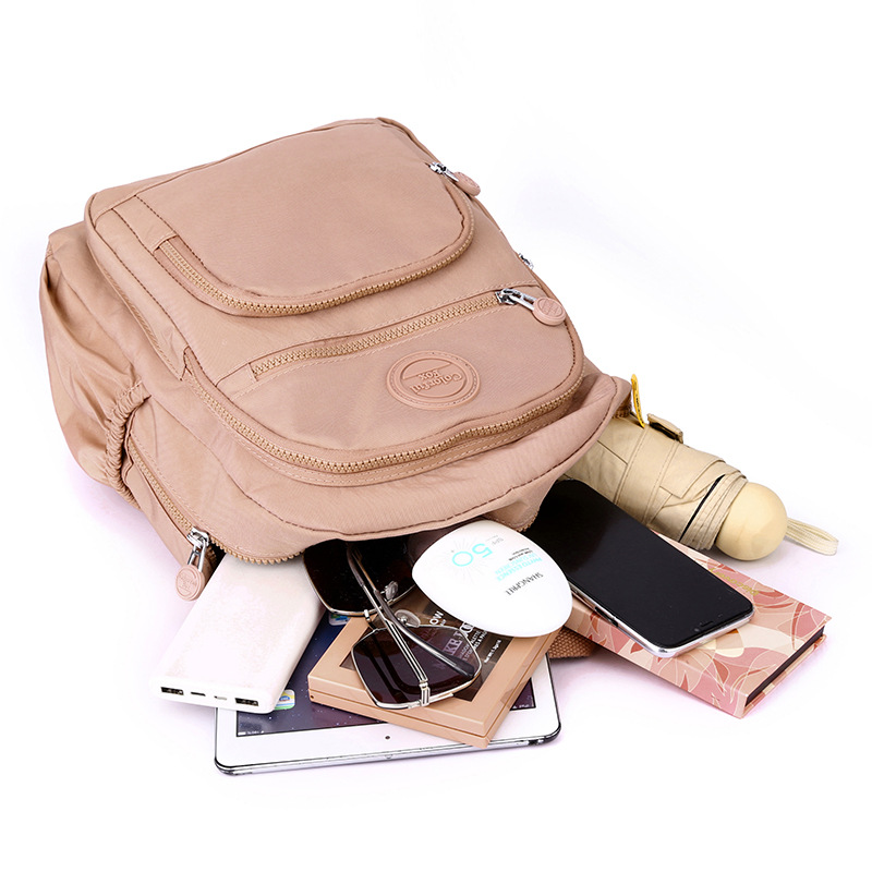Colorful Fox's new multi-layered backpack, a Korean-style fashionable and trendy backpack, and a simple outdoor travel bag Application Scenario
