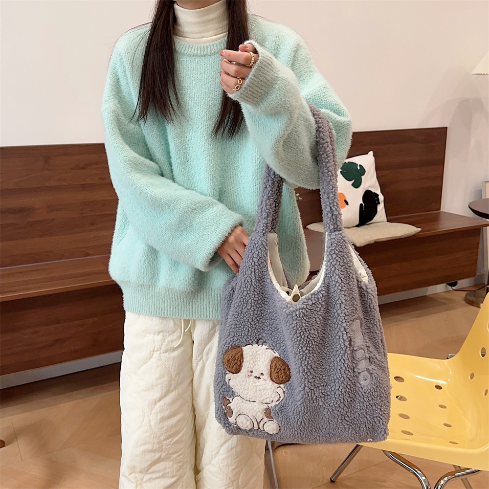 M4114 Autumn and Winter New Plush Bag, Women's cartoon embroidered vest bag, large-capacity fluffy student class bag details Picture