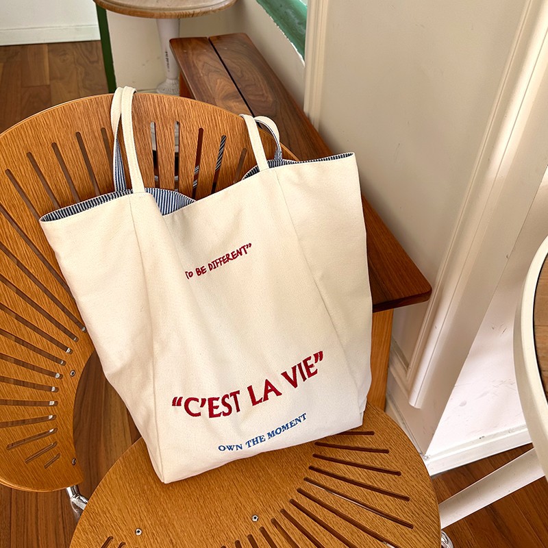 Canvas simple large-capacity bag for women, new summer 2025 double-sided single-shoulder bag, student class underarm tote bag Application Scenario
