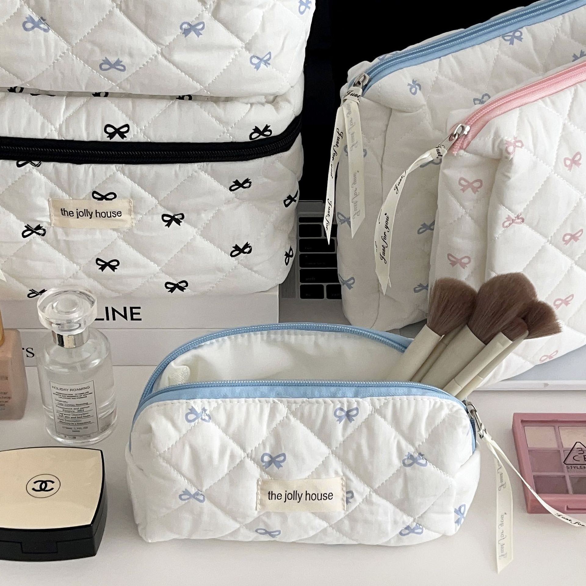 Original! A creamy blue bow makeup bag for women, a portable large-capacity storage bag for cosmetics and toiletries when traveling Specification drawing